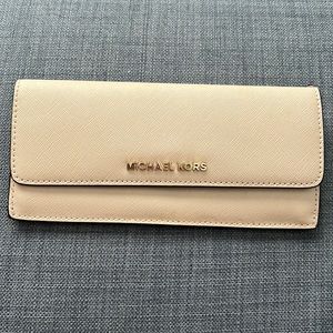 Michael Kors small wallet in nude